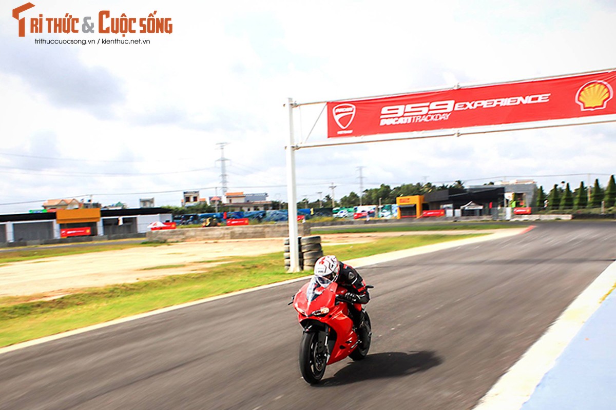 Dan xe no Ducati 959 “cay nat” duong dua HappyLand-Hinh-11